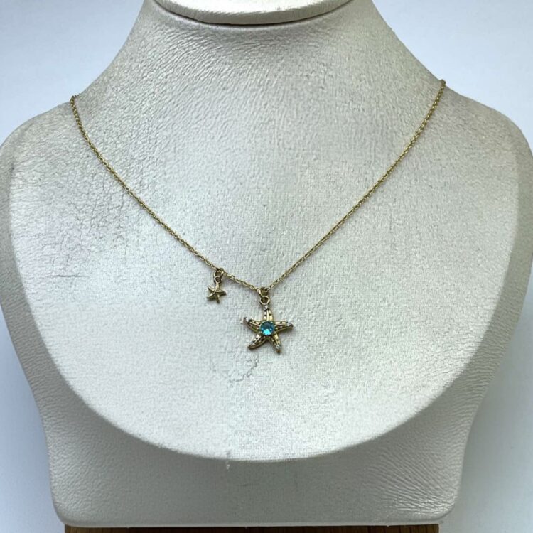 Minimal κολιέ από ανοξείδωτο ατσάλι με charm αστερία και γαλάζια πέτρα, ιδανικό για elegant summer looks