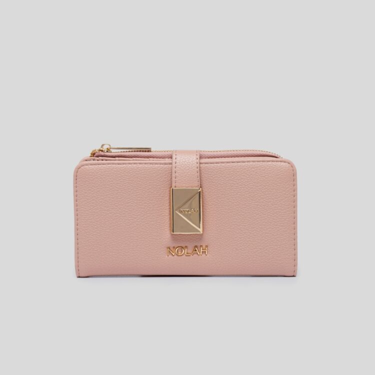 Κομψό γυναικείο πορτοφόλι Savvina Pink από τη Nolah. Με θήκες για κάρτες, χαρτονομίσματα & κέρματα με φερμουάρ. Αποκτήστε το σε συσκευασία δώρου