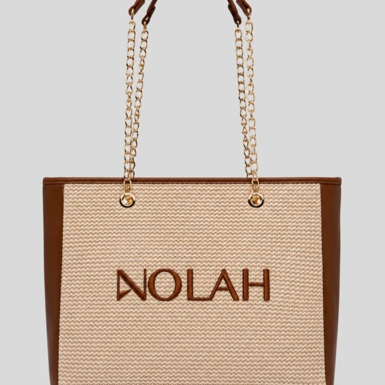 Ανακάλυψε τη γυναικεία τσάντα ώμου Nolah Venice Beige με άνετους χώρους, χρυσές λεπτομέρειες και κλείσιμο με φερμουάρ. Για καλοκαιρινές εμφανίσεις