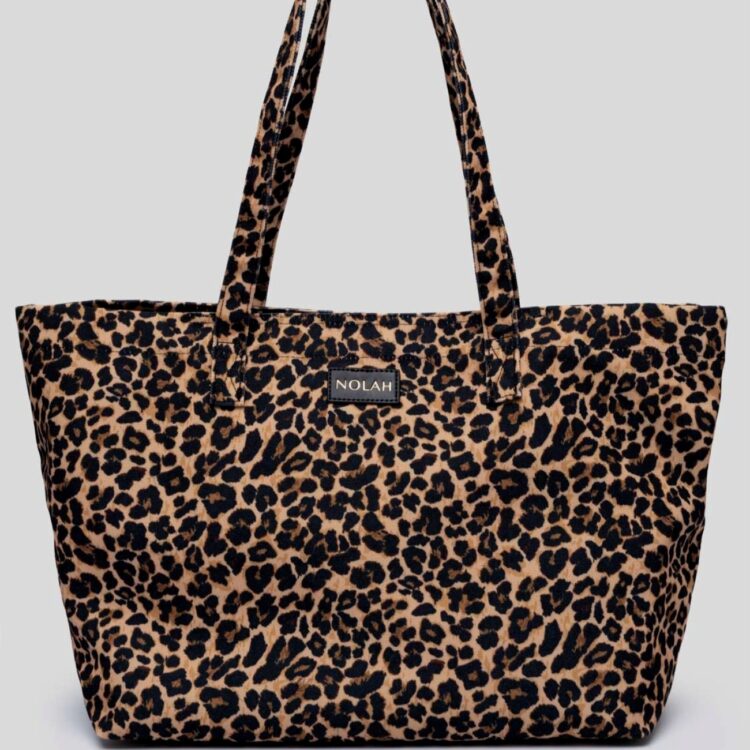 Ανακάλυψε τη Nolah Yara Leopard! Κομψή υφασμάτινη τσάντα θαλάσσης και ώμου με iconic leopard print,και άνετους χώρους για την παραλία ή την πόλη