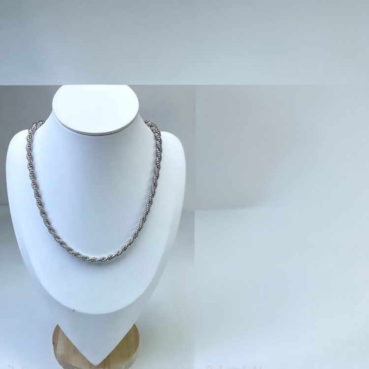 Εντυπωσιακό Chunky Chain κολιέ από ανοξείδωτο ατσάλι που συνδυάζει διαχρονική κομψότητα και σύγχρονο χαρακτήρα. Ιδανικό για κάθε περίσταση