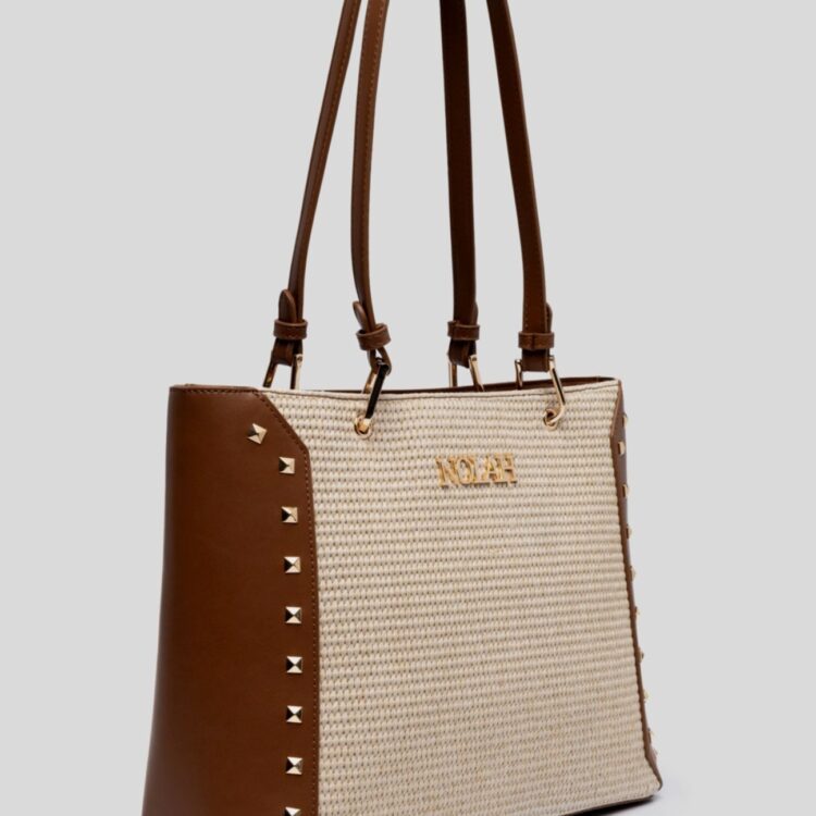 Ανακαλύψτε τη Nolah Ipanema Cream Brown . Καλοκαιρινή τσάντα ώμου με φερμουάρ, σταθερά λουράκια και 3 βοηθητικές εσωτερικές θήκες.