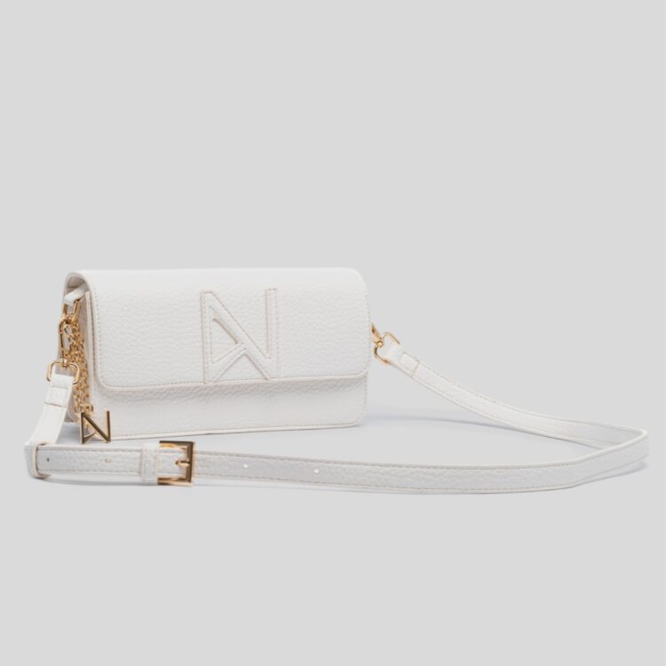 Ανακάλυψε την offwhite γυναικεία τσάντα Tess της Nolah. Minimal design με χρυσές λεπτομέρειες, ιδανική για τον ώμο ή χιαστί. Αγόρασέ τη online με ένα κλικ