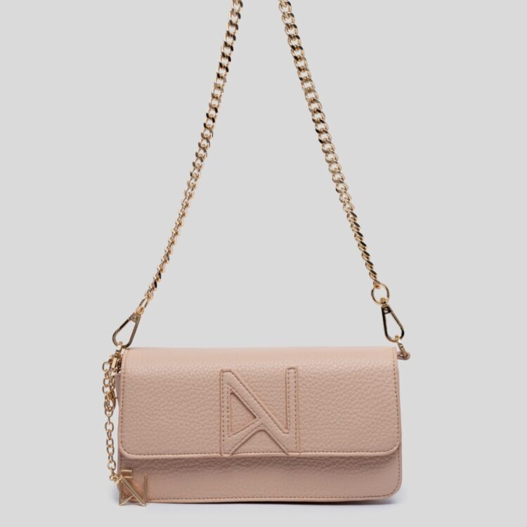 Τσάντα Tess Pastel Pink Nolah σε υπέροχο παστέλ ροζ. Διαθέτει 2 εσωτερικούς χώρους, αποσπώμενη αλυσίδα & λουράκι. Σε πολυτελή συσκευασία δώρου. Δες τη εδώ