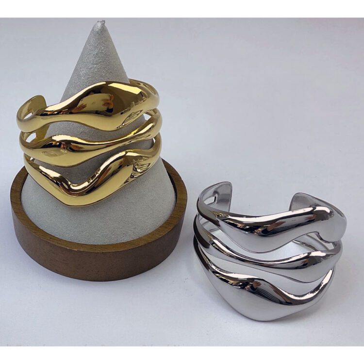 Γυναικεία χειροπέδα Aura Triple Wave Cuff από ανοξείδωτο ατσάλι. Statement βραχιόλι σε χρυσό ή ασημί χρώμα για κάθε εμφάνιση