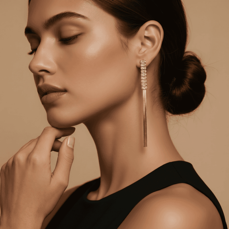 Crystal Fringe Earrings από ανοξείδωτο ατσάλι με λευκά ζιργκόν και κομψές κρεμαστές αλυσίδες. Χρυσά ή ασημί σκουλαρίκια που χαρίζουν λάμψη σε κάθε εμφάνιση