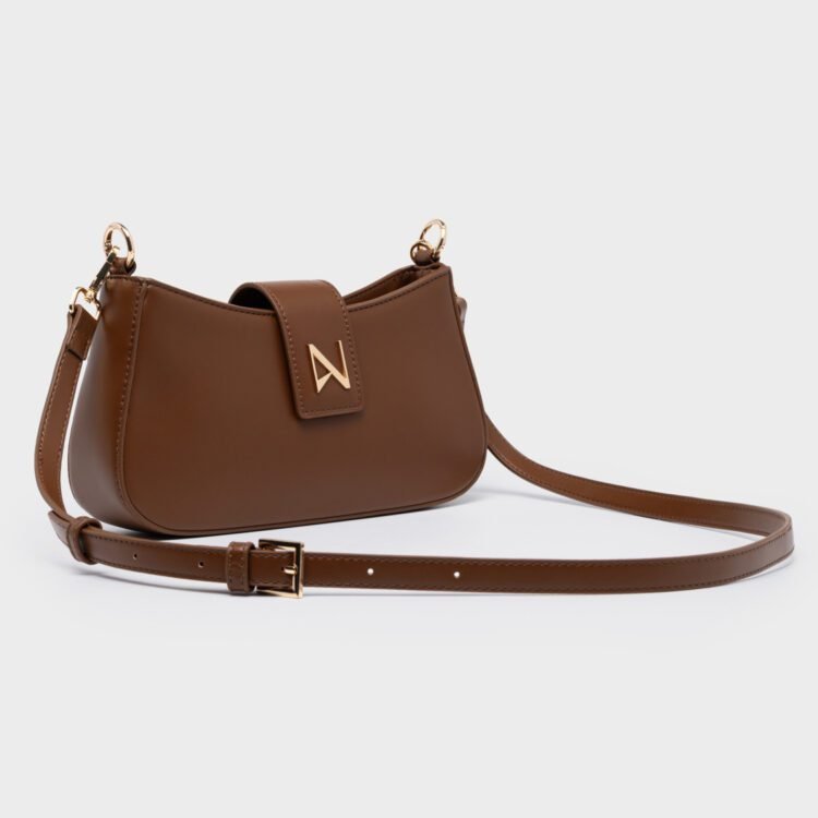 Nolah Belina Light Brown, κομψή γυναικεία τσάντα σε ανοιχτό καφέ χρώμα για κάθε εμφάνιση. Ένα stylish αξεσουάρ που συνδυάζεται εύκολα με κάθε look