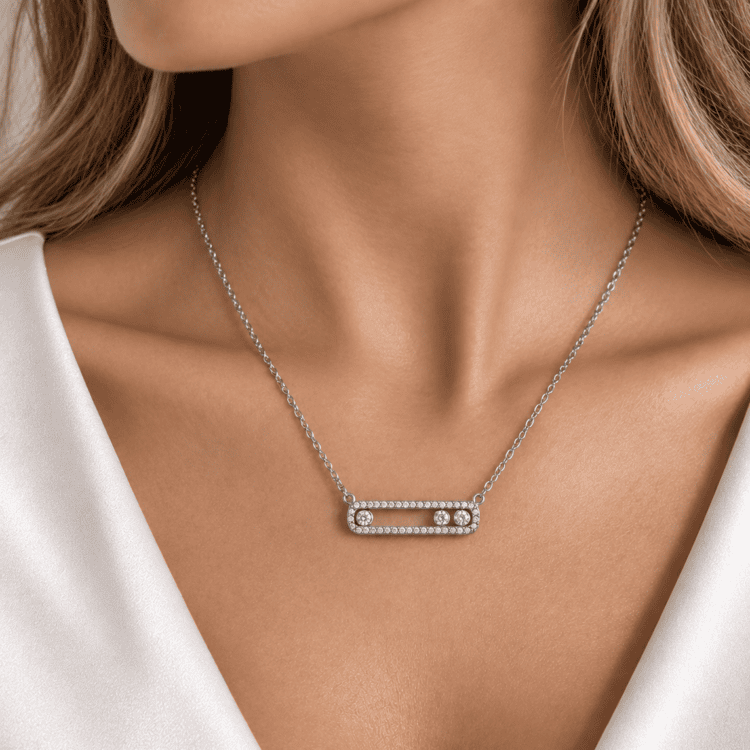 Κολιέ Crystal Bar από ανοξείδωτο ατσάλι με λαμπερά ζιργκόν. Υποαλλεργικό, ανθεκτικό και ιδανικό για elegant καθημερινές εμφανίσεις.