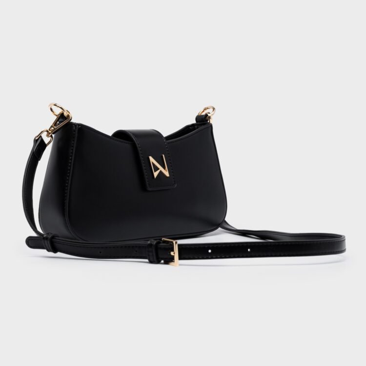 Ανακαλύψτε τη μαύρη γυναικεία τσάντα Nolah Belina Black. Minimal design, χρυσές λεπτομέρειες και 3 αποσπώμενα λουράκια για μοναδικές εμφανίσεις