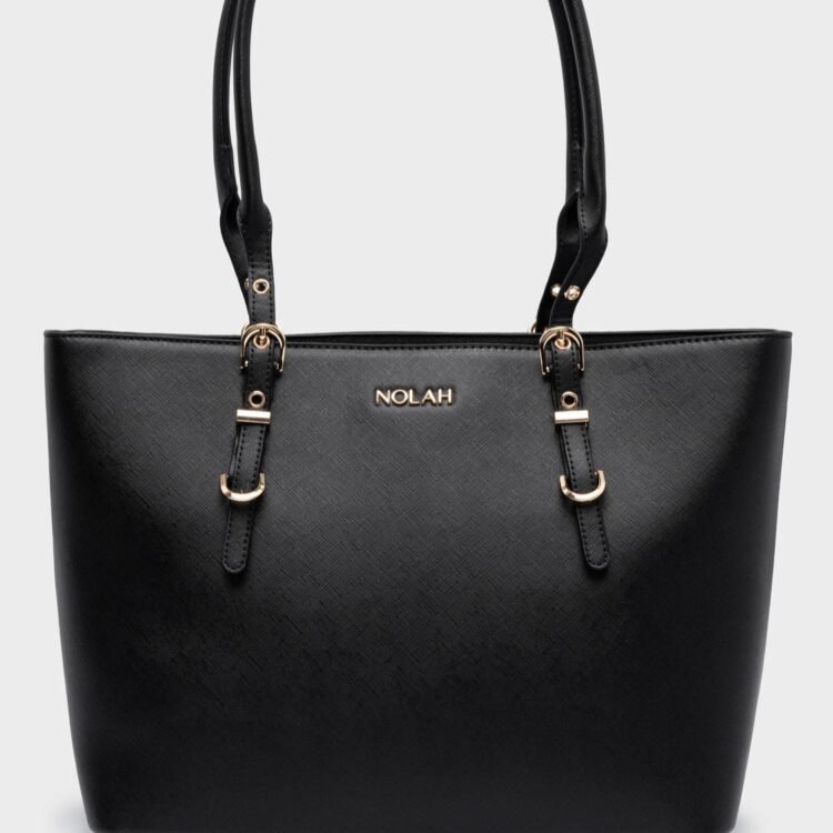 Ανακαλύψτε τη μαύρη τσάντα ώμου Nolah Freya Black. Minimal design, χρυσές λεπτομέρειες, ρυθμιζόμενα λουράκια & φερμουάρ για κάθε ώρα της ημέρας