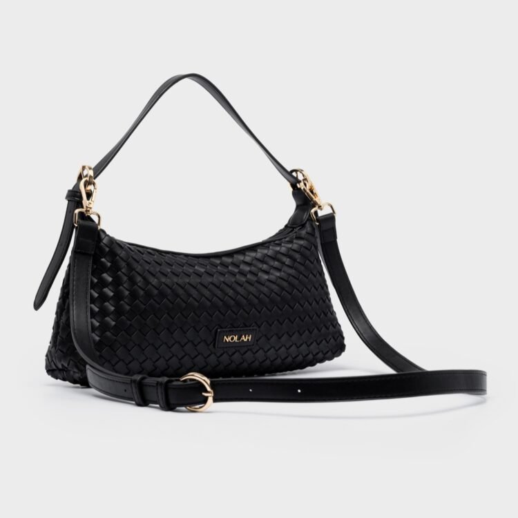 Ανακαλύψτε τη Nolah Gilda Black Light Gold. Ιδανική για ώμο ή χιαστί, με ανάγλυφη πλεκτή υφή & light gold λεπτομέρειες. Δείτε τη εδώ!