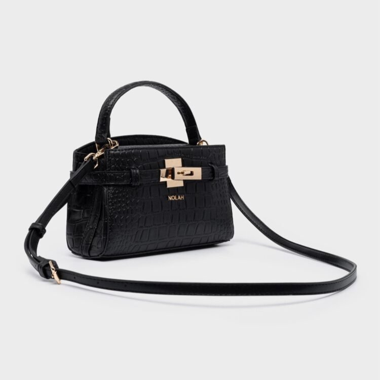 Ανακάλυψε την elegant τσάντα Iliana Black από τη Nolah. Σε διαχρονικό μαύρο, με croco υφή, χρυσές λεπτομέρειες & premium συσκευασία δώρου