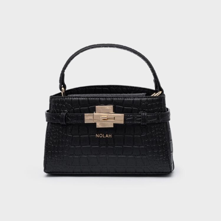 Ανακάλυψε την elegant τσάντα Iliana Black από τη Nolah. Σε διαχρονικό μαύρο, με croco υφή, χρυσές λεπτομέρειες & premium συσκευασία δώρου
