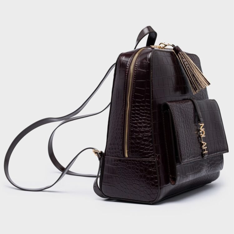 Ανακάλυψε το Nolah Silva Black. Κομψό μαύρο γυναικείο backpack με croco υφή, χρυσές λεπτομέρειες & δώρο μπρελόκ. Διαθέσιμο online